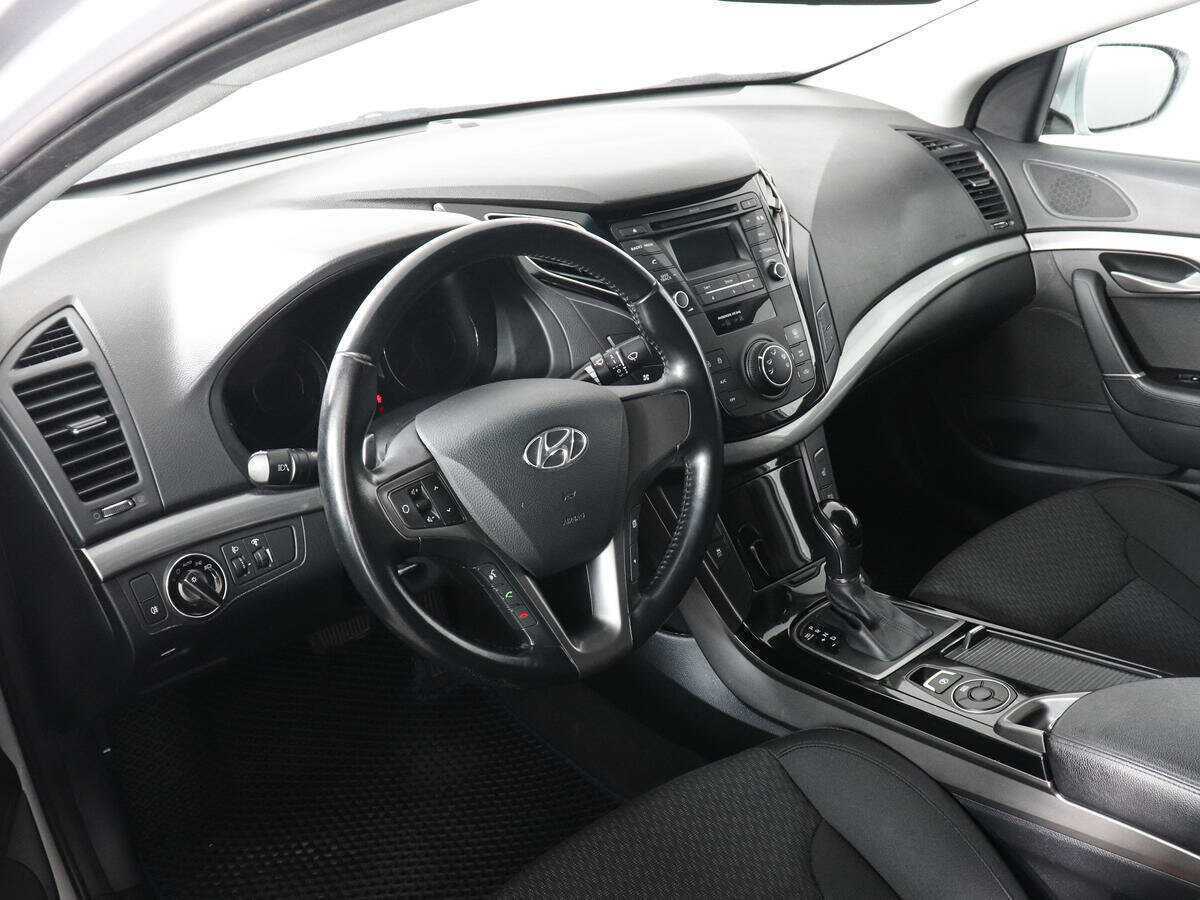 Купить Hyundai i40 с пробегом. Фото: #8