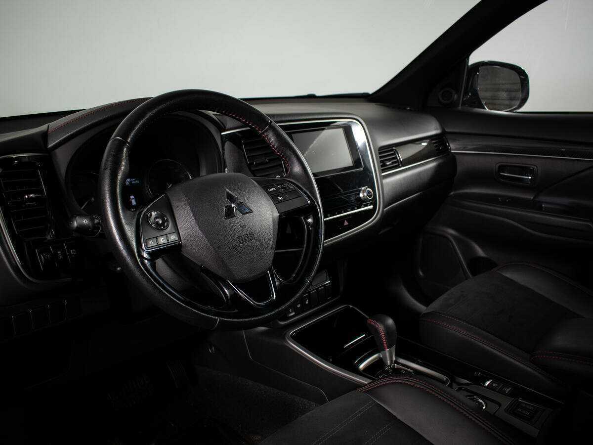 Купить Mitsubishi Outlander с пробегом. Фото: #10