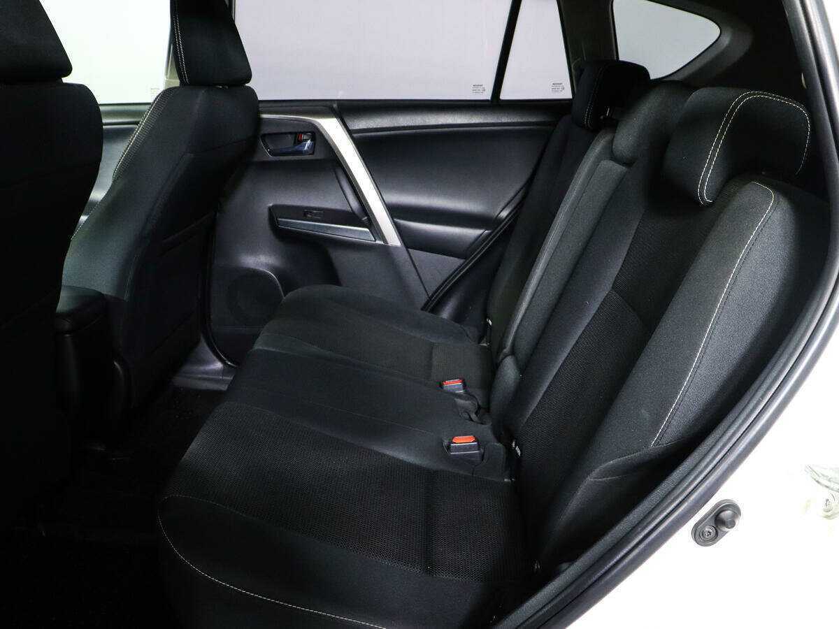 Купить Toyota RAV4 с пробегом. Фото: #7
