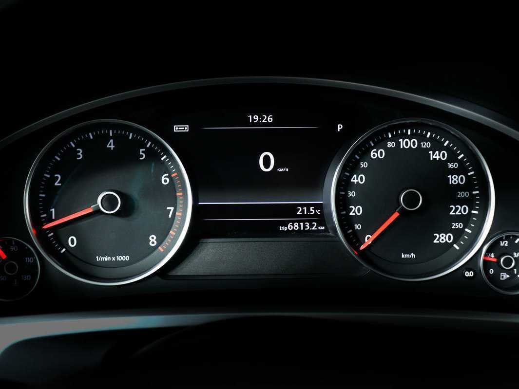 Купить Volkswagen Touareg с пробегом. Фото: #9