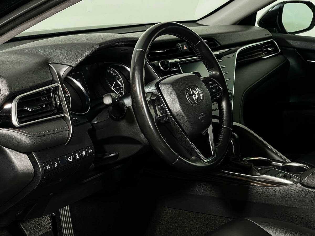 Купить Toyota Camry с пробегом. Фото: #9