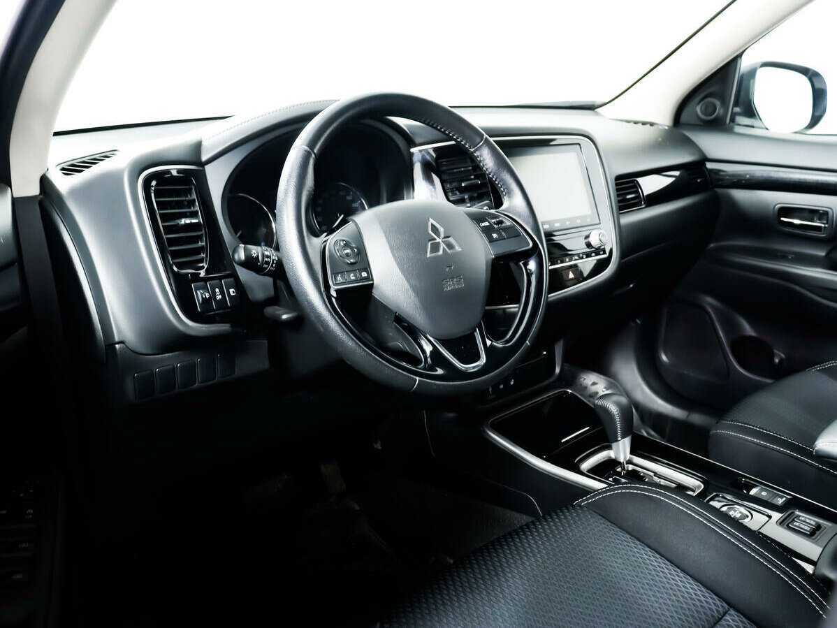 Купить Mitsubishi Outlander с пробегом. Фото: #10
