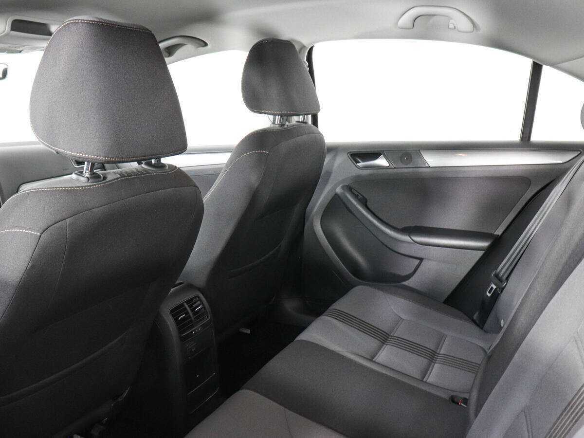 Купить Volkswagen Jetta с пробегом. Фото: #11