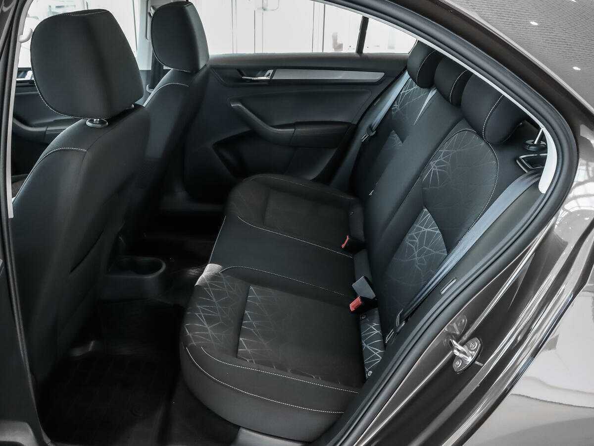 Купить Skoda Rapid с пробегом. Фото: #8