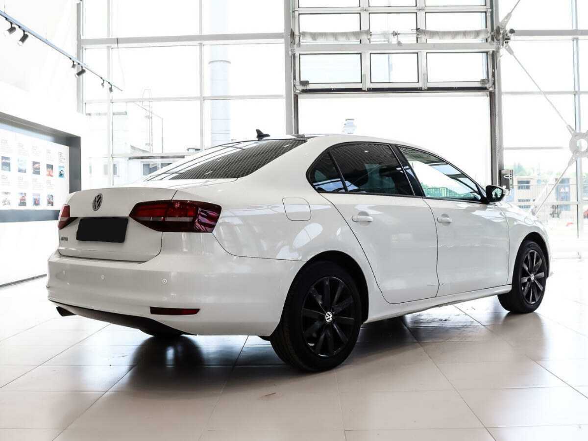 Купить Volkswagen Jetta с пробегом. Фото: #4