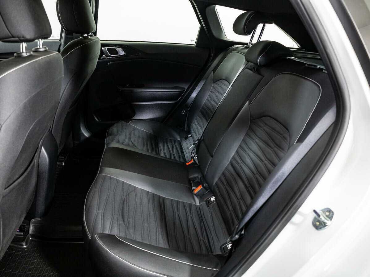 Купить Kia Ceed с пробегом. Фото: #9