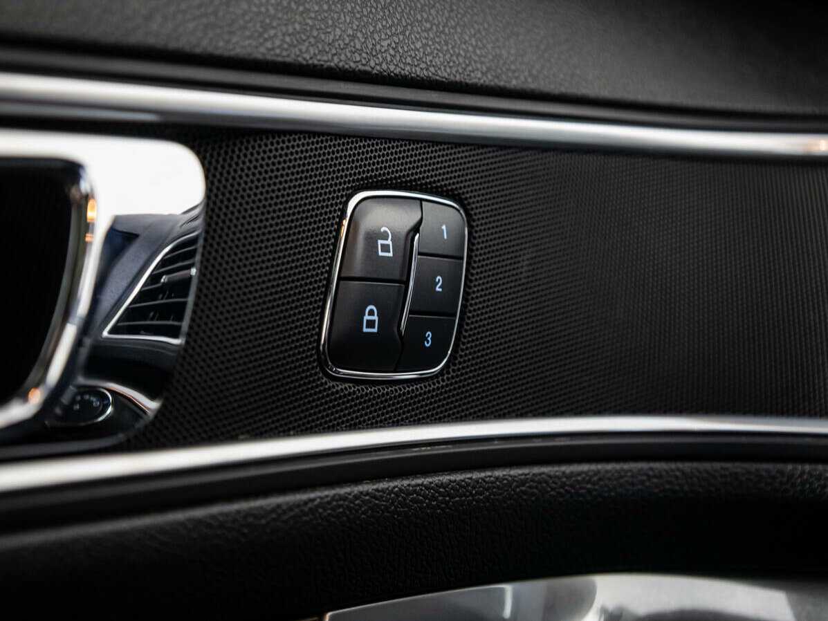 Купить Ford Explorer с пробегом. Фото: #16