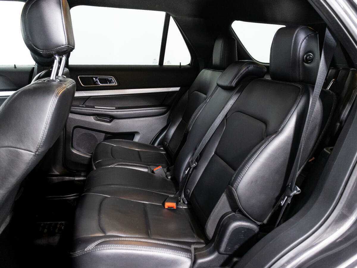 Купить Ford Explorer с пробегом. Фото: #9