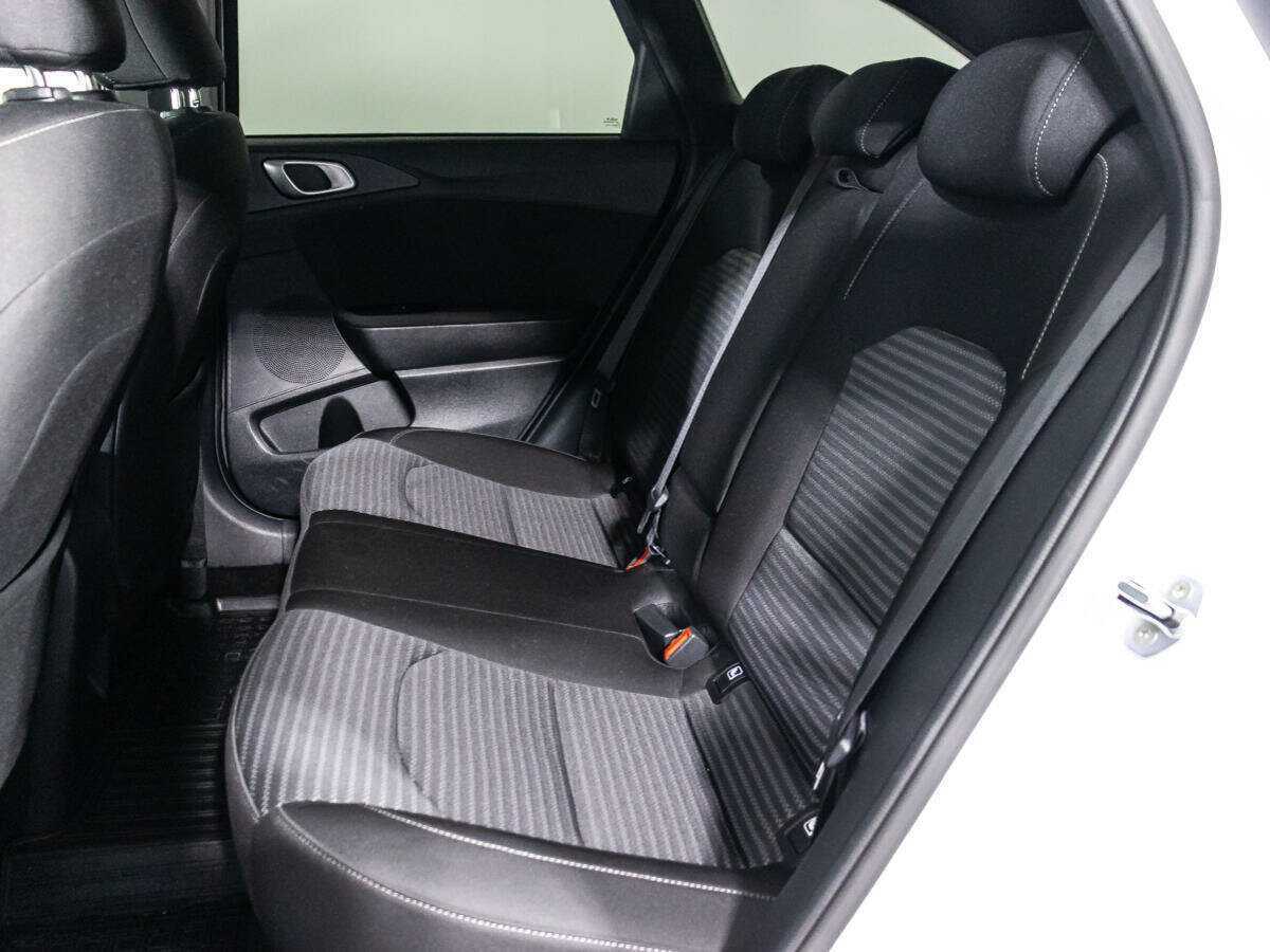 Купить Kia Ceed с пробегом. Фото: #9