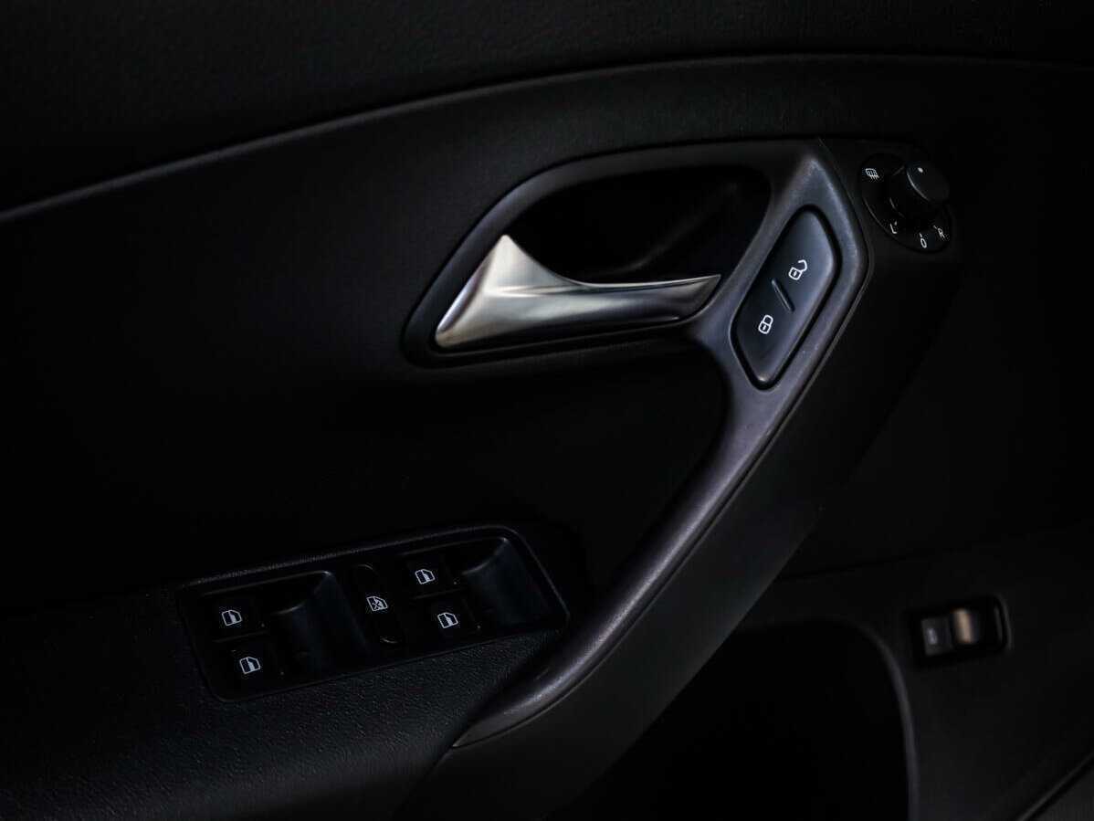 Купить Volkswagen Polo с пробегом. Фото: #15