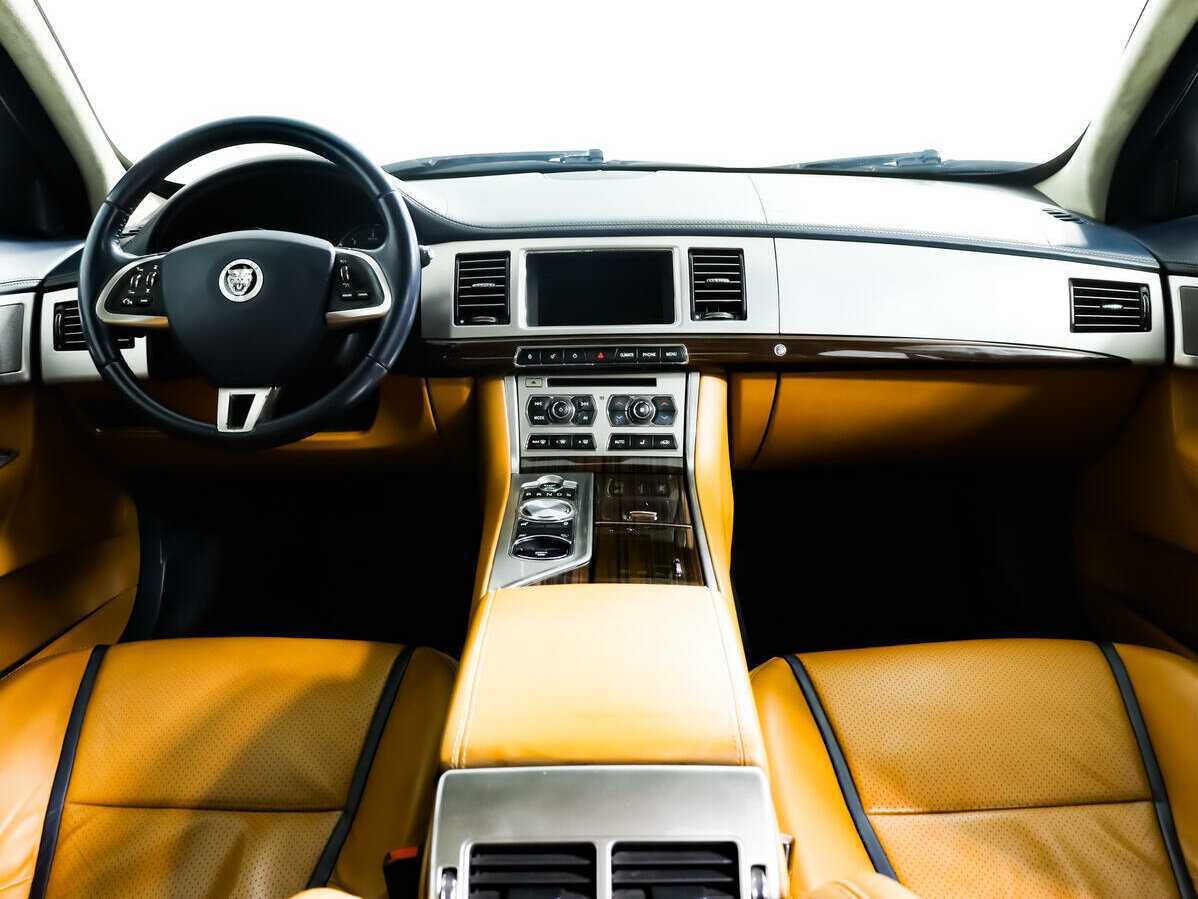 Купить Jaguar XF с пробегом. Фото: #8