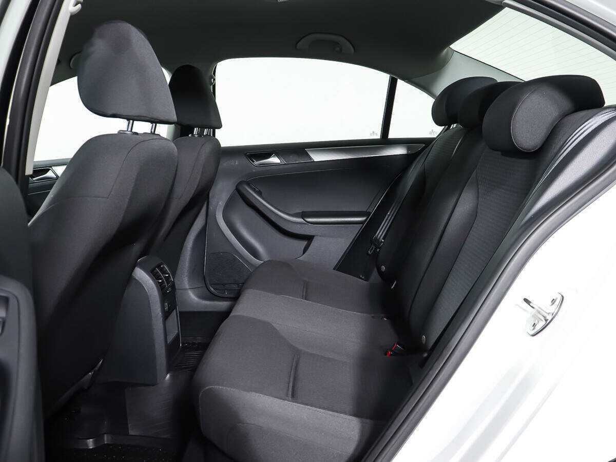 Купить Volkswagen Jetta с пробегом. Фото: #4