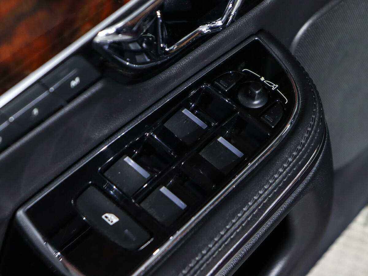 Купить Jaguar XJ с пробегом. Фото: #20