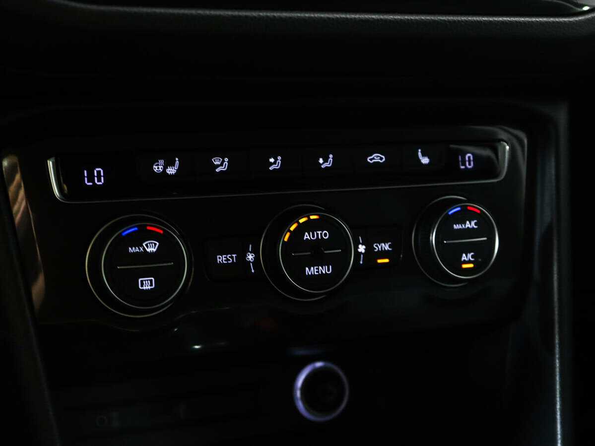 Купить Volkswagen Tiguan с пробегом. Фото: #15