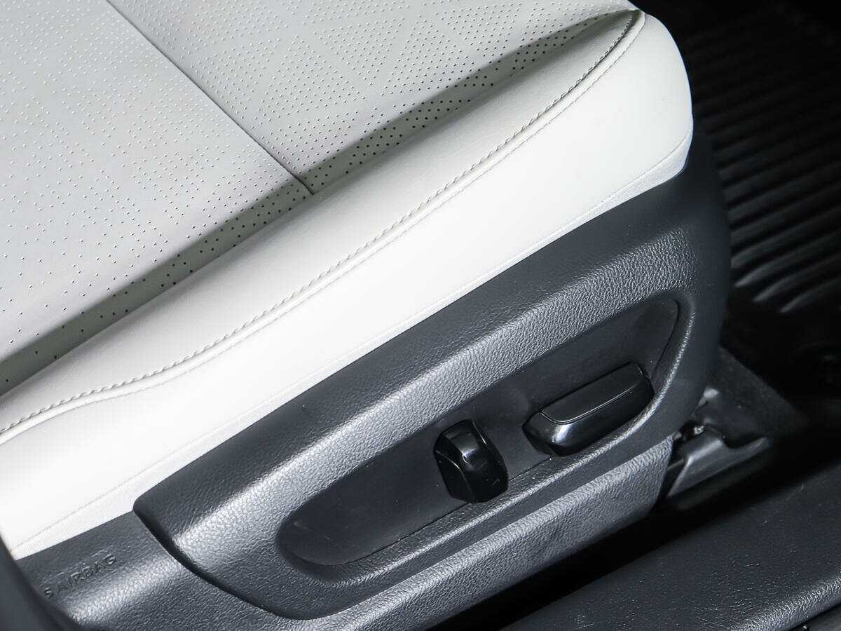 Купить Lexus UX с пробегом. Фото: #14