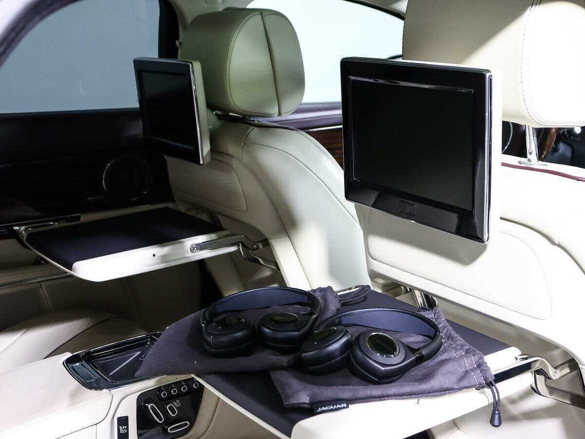 Купить Jaguar XJ с пробегом. Фото: #19