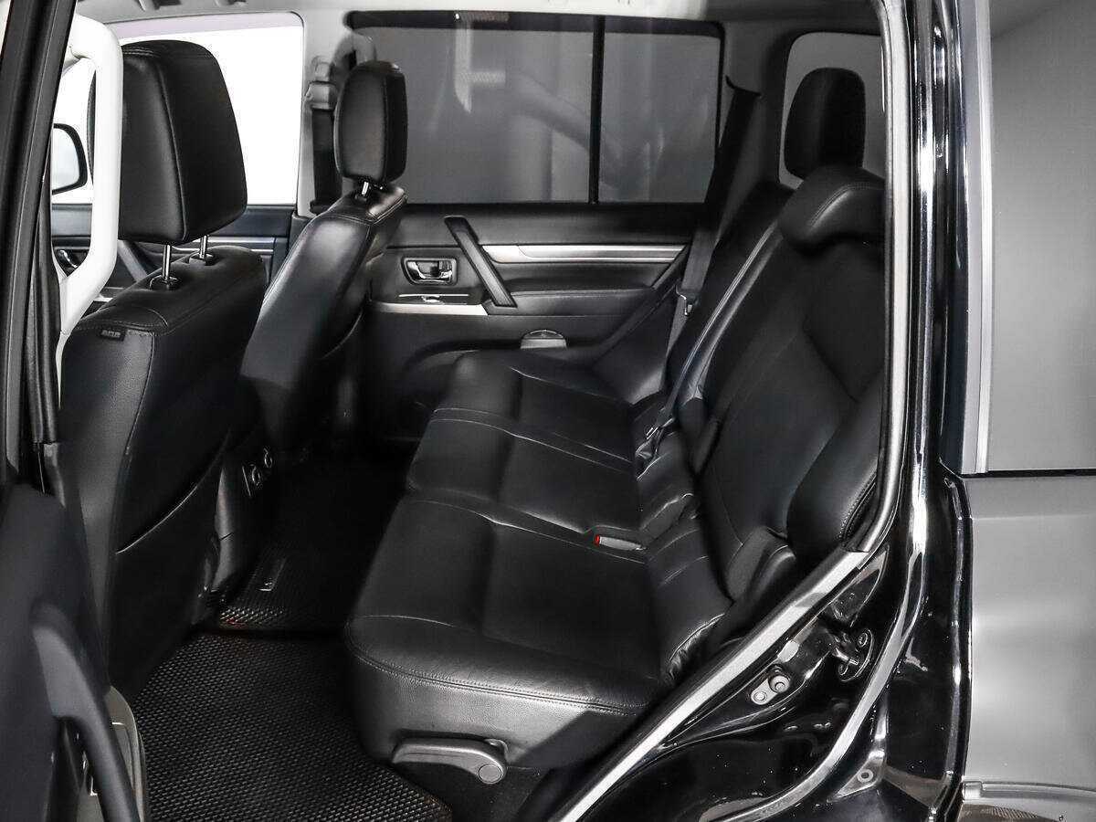 Купить Mitsubishi Pajero с пробегом. Фото: #10