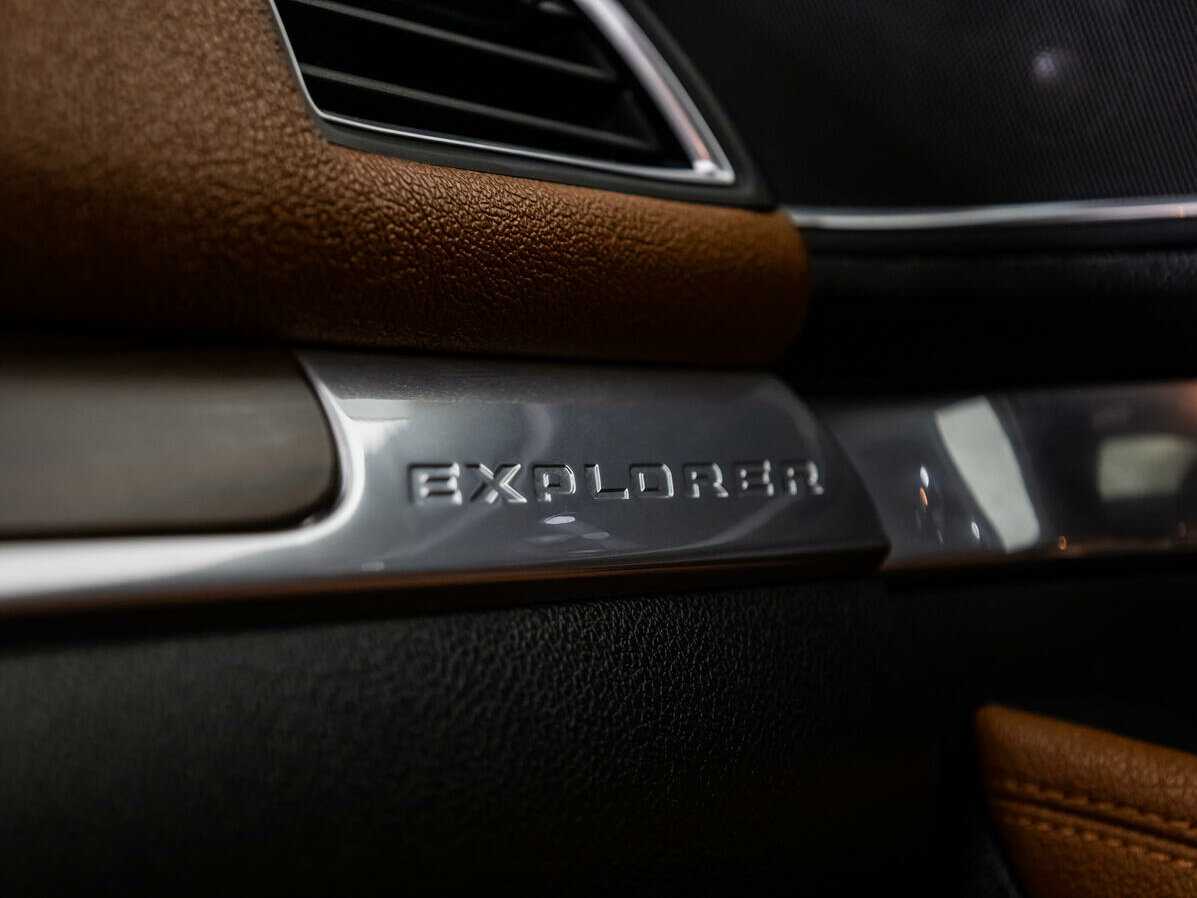 Купить Ford Explorer с пробегом. Фото: #19