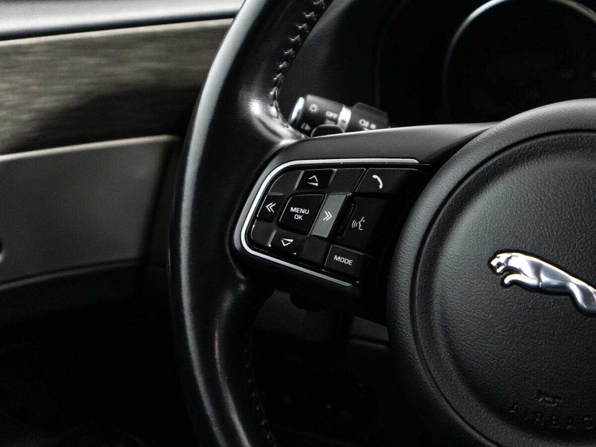 Купить Jaguar XF с пробегом. Фото: #24