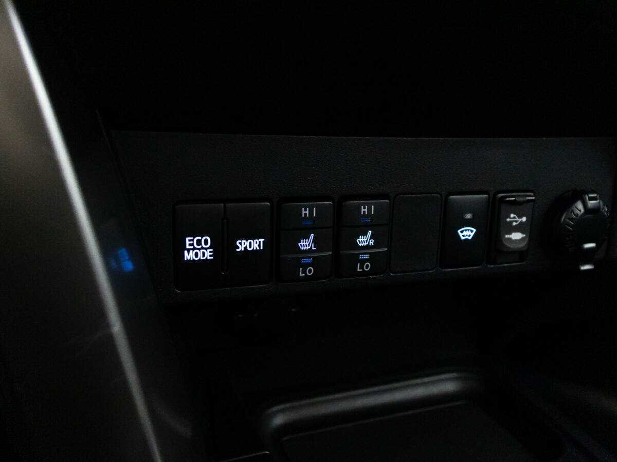 Купить Toyota RAV4 с пробегом. Фото: #17