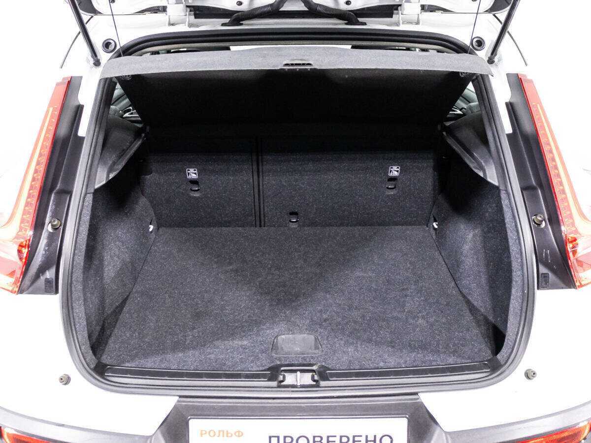 Купить Volvo XC40 с пробегом. Фото: #14