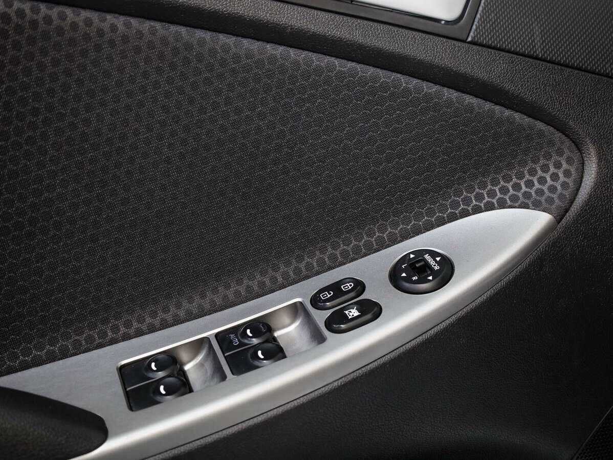 Купить Hyundai Solaris с пробегом. Фото: #17