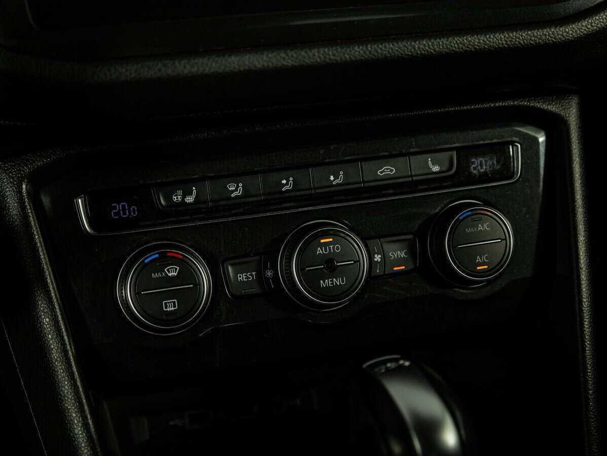 Купить Volkswagen Tiguan с пробегом. Фото: #18