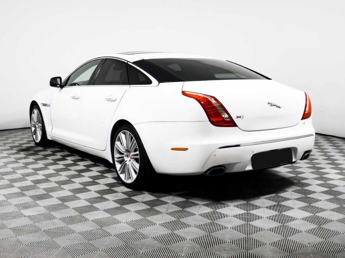 Купить Jaguar XJ с пробегом. Фото: #5