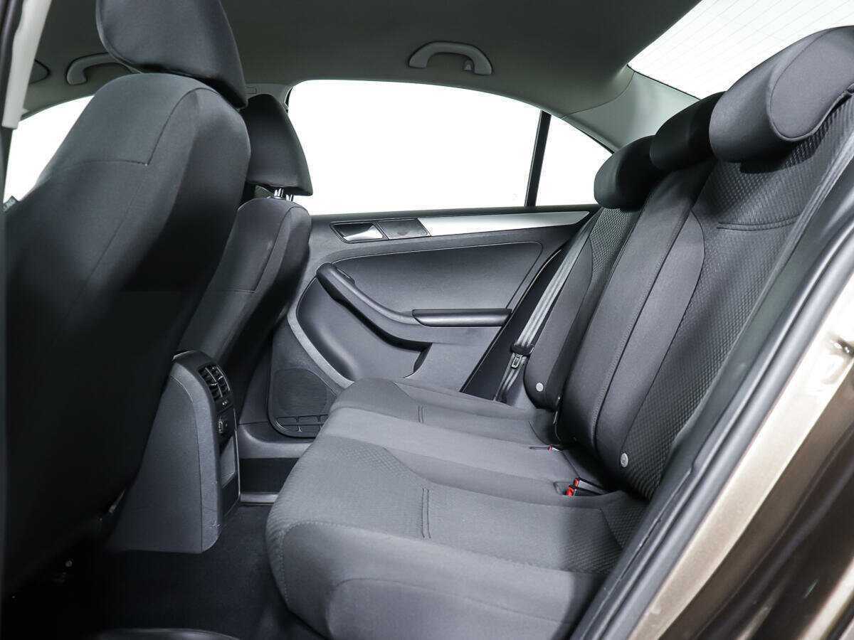 Купить Volkswagen Jetta с пробегом. Фото: #8