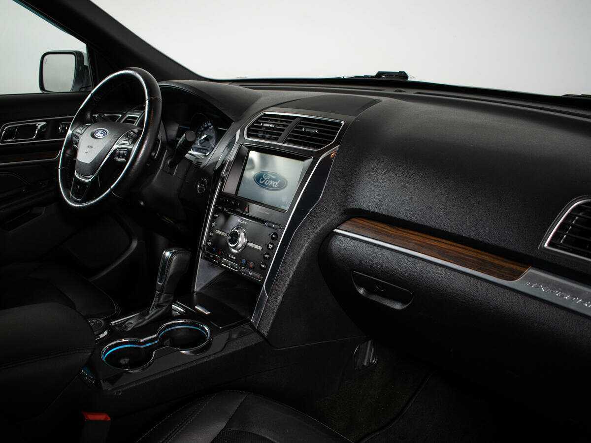 Купить Ford Explorer с пробегом. Фото: #8