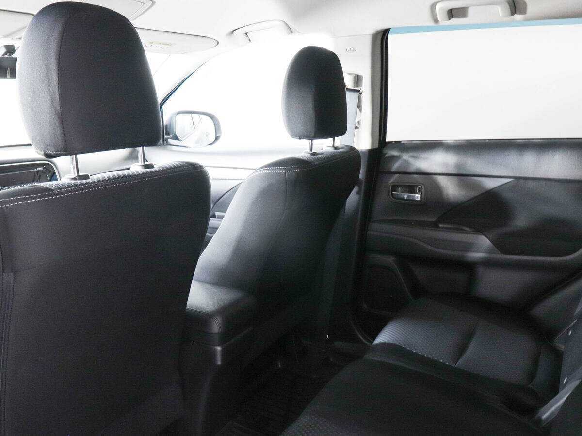 Купить Mitsubishi Outlander с пробегом. Фото: #11