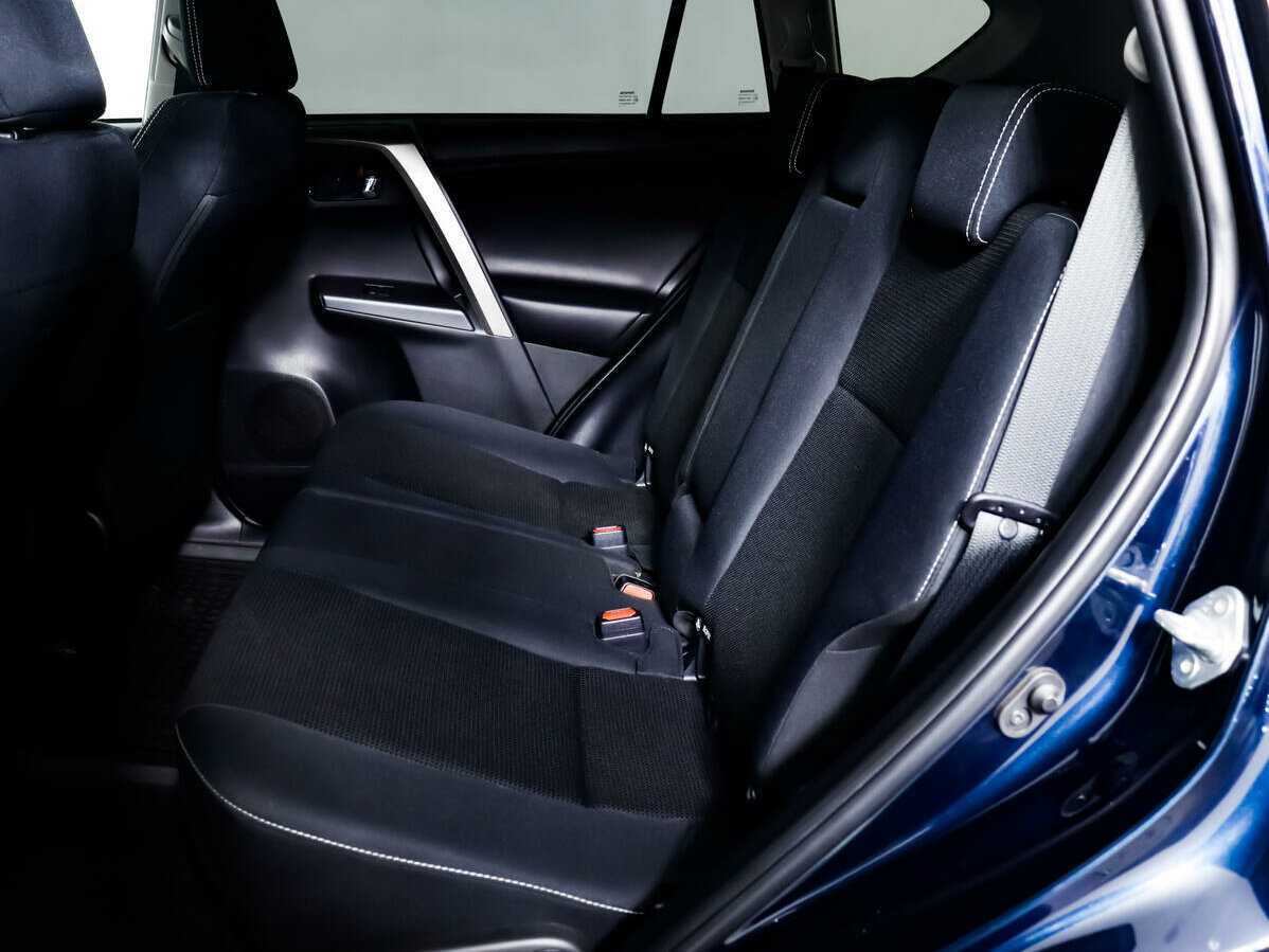 Купить Toyota RAV4 с пробегом. Фото: #8