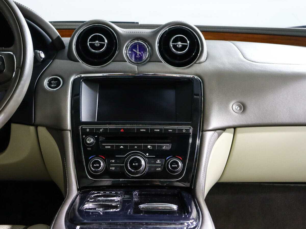 Купить Jaguar XJ с пробегом. Фото: #10