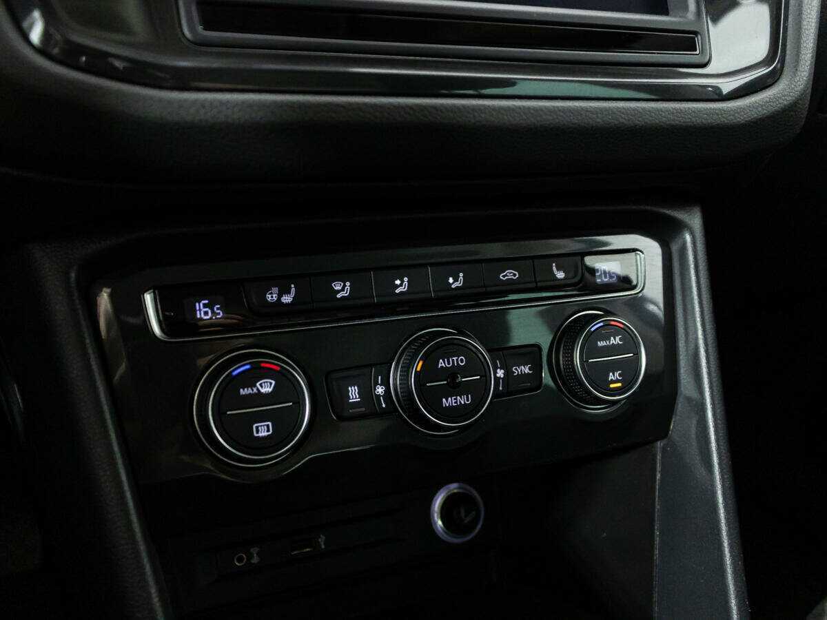 Купить Volkswagen Tiguan с пробегом. Фото: #16
