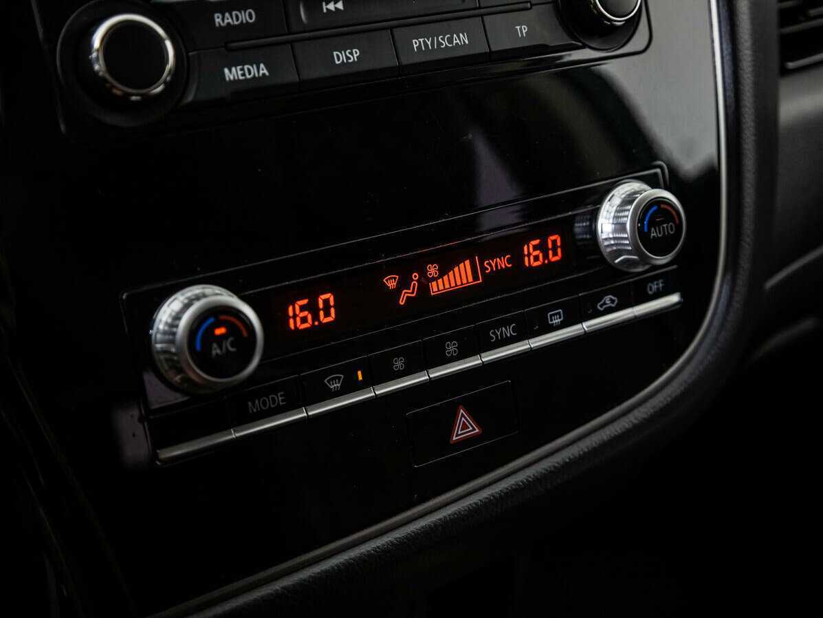 Купить Mitsubishi Outlander с пробегом. Фото: #12