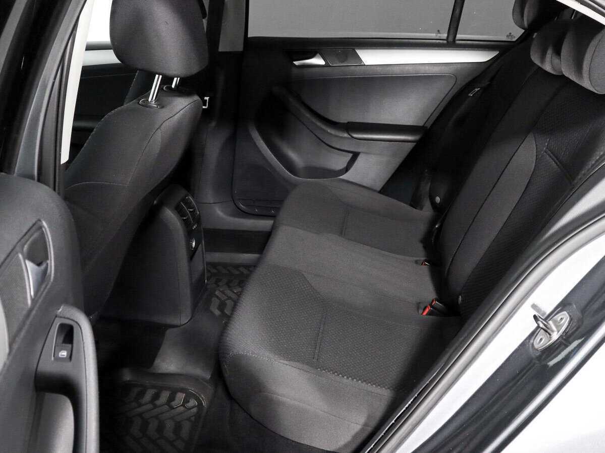 Купить Volkswagen Jetta с пробегом. Фото: #9