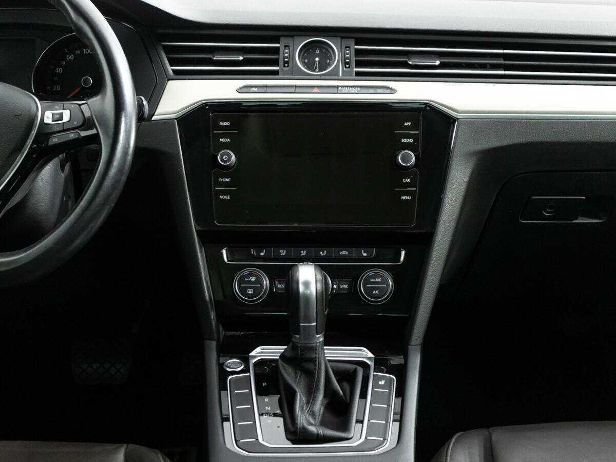Купить Volkswagen Passat с пробегом. Фото: #13