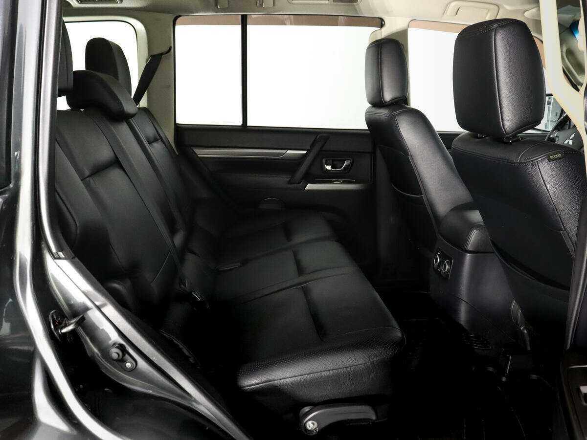 Купить Mitsubishi Pajero с пробегом. Фото: #11