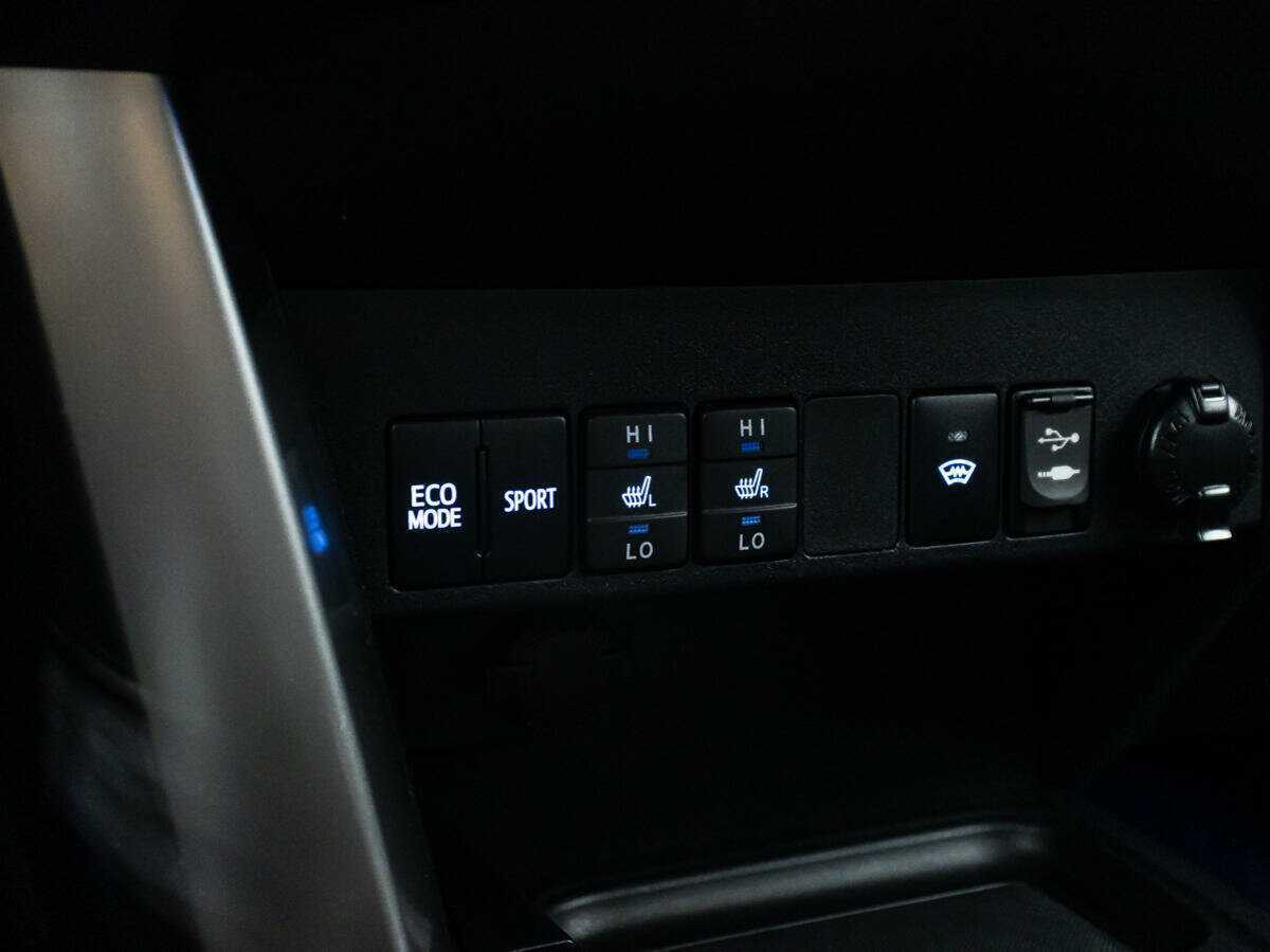 Купить Toyota RAV4 с пробегом. Фото: #16