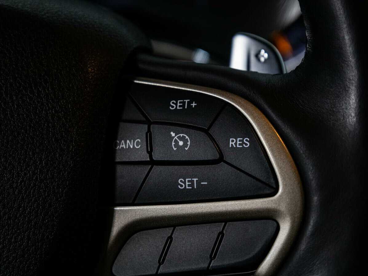 Купить Jeep Grand Cherokee с пробегом. Фото: #14