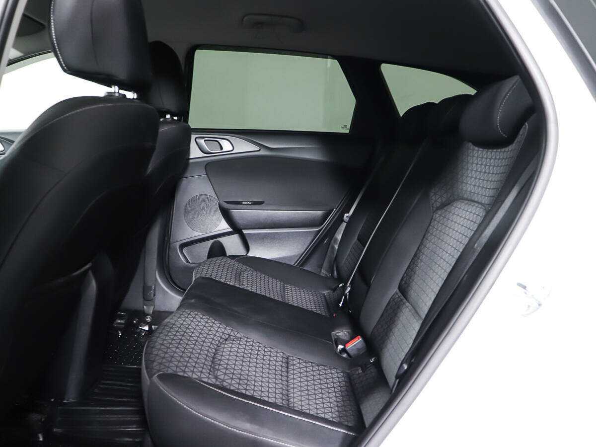 Купить Kia Ceed с пробегом. Фото: #9