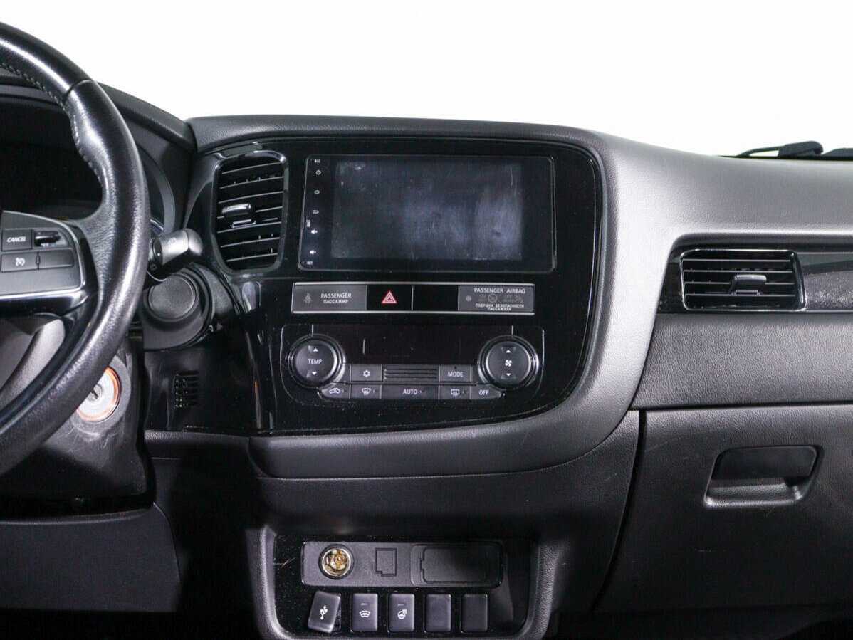 Купить Mitsubishi Outlander с пробегом. Фото: #10