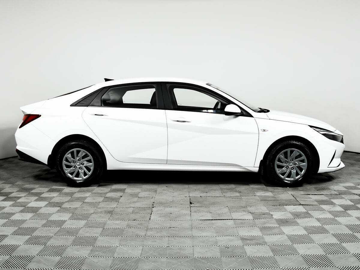 Купить Hyundai Elantra с пробегом. Фото: #3