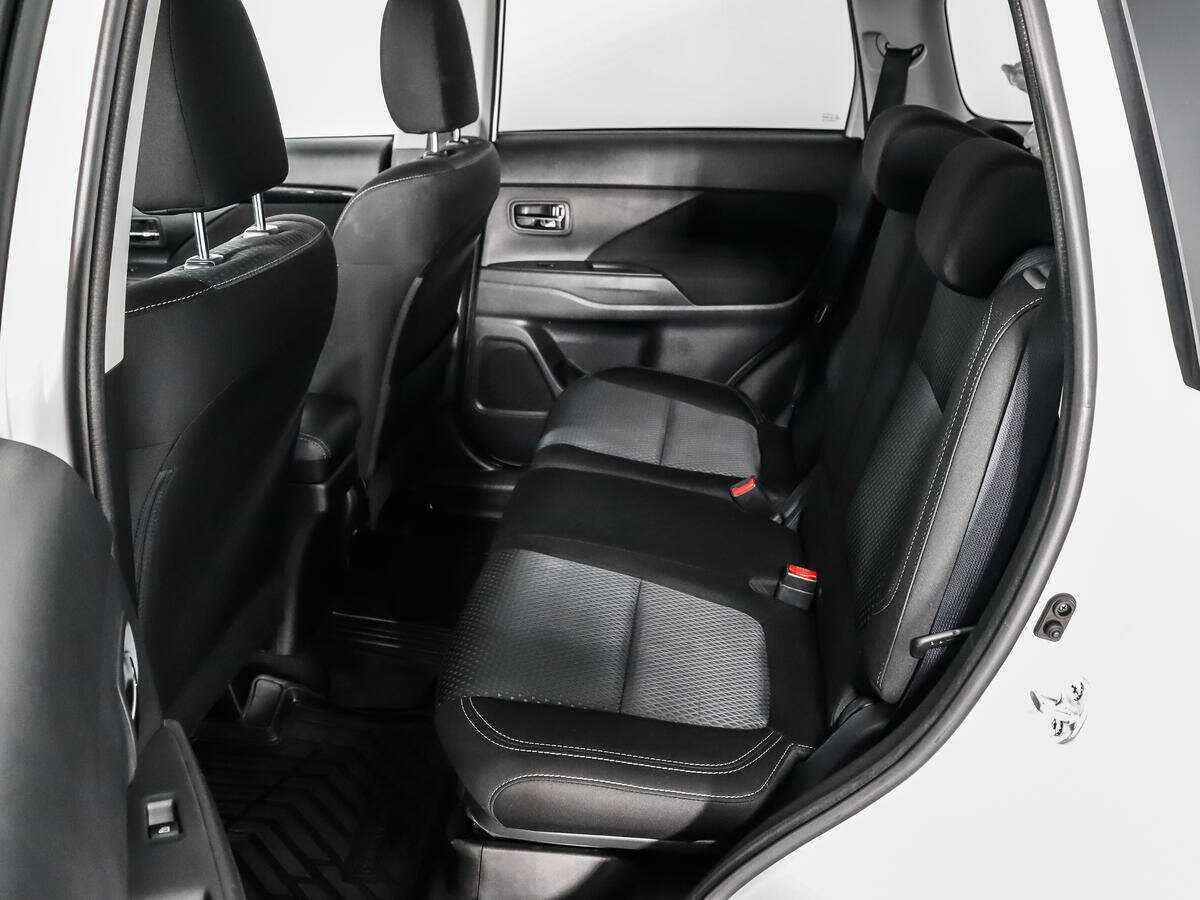 Купить Mitsubishi Outlander с пробегом. Фото: #10