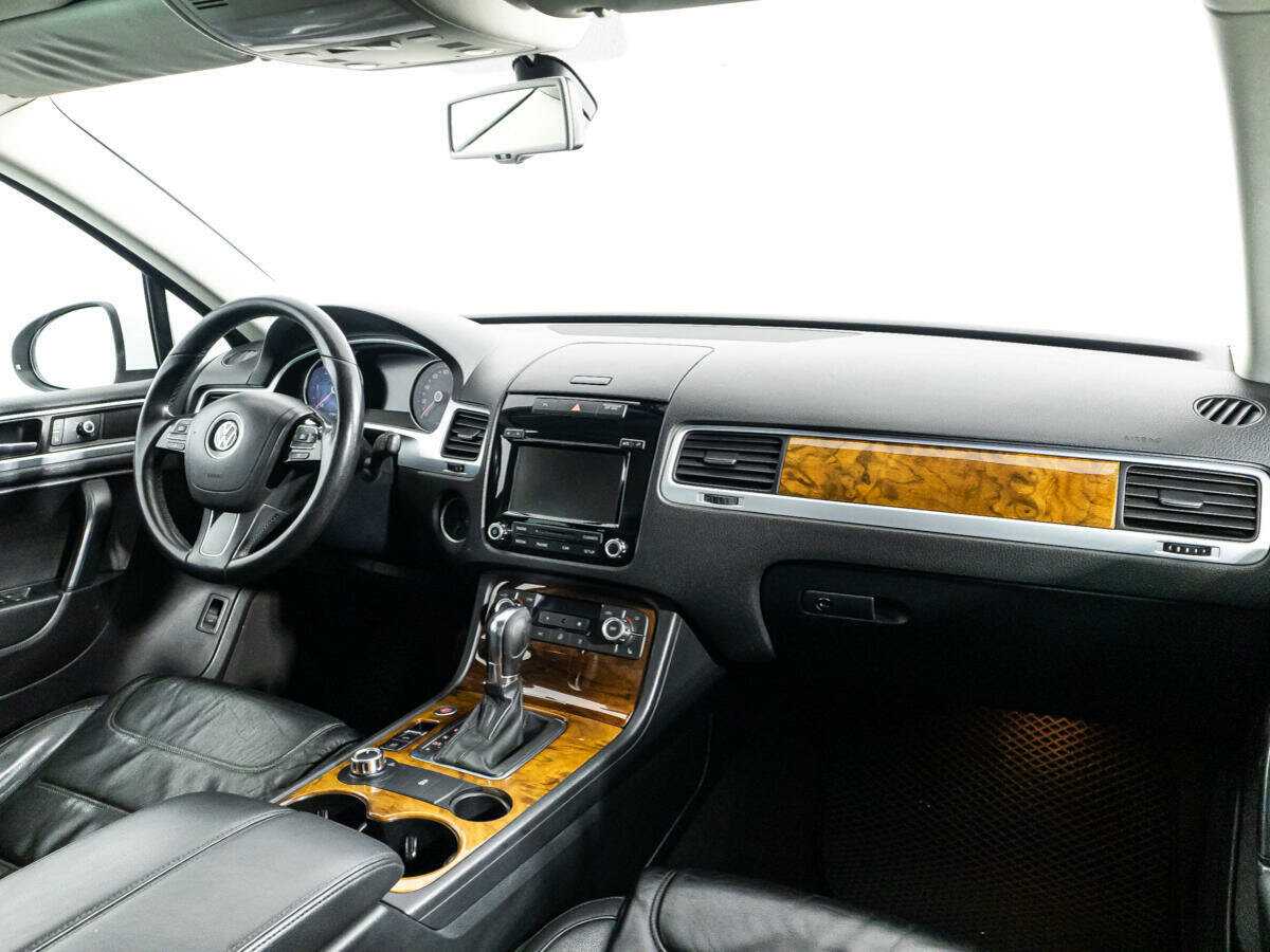 Купить Volkswagen Touareg с пробегом. Фото: #8