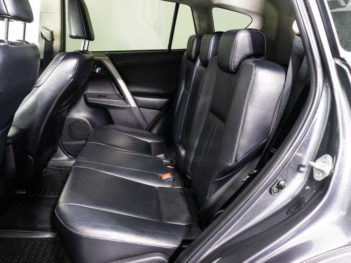 Купить Toyota RAV4 с пробегом. Фото: #9