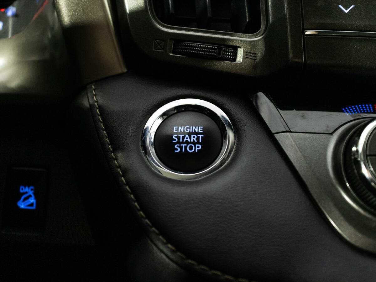 Купить Toyota RAV4 с пробегом. Фото: #18