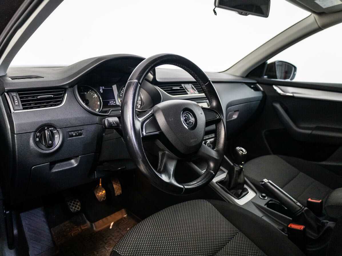 Купить Skoda Octavia с пробегом. Фото: #9