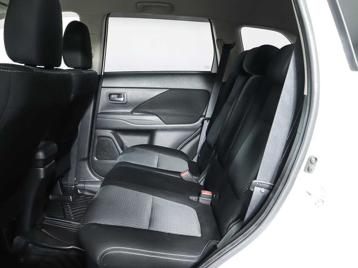 Купить Mitsubishi Outlander с пробегом. Фото: #9