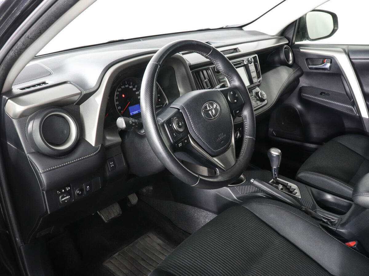 Купить Toyota RAV4 с пробегом. Фото: #8